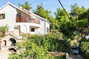 Modern apartment in Zavala, 50 m² with free parking.