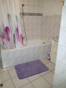 Villas Villa elegante a Ottonville avec piscine privee. : photos des chambres
