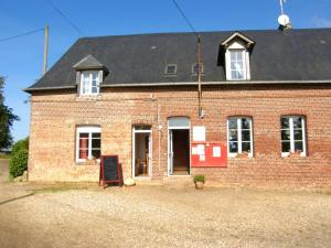 Maison de charme à Berville avec jardin non clôturé