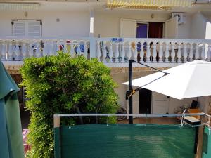 Charming Apartment in Pag with Sea View, 40 sqm