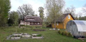 Hommik House