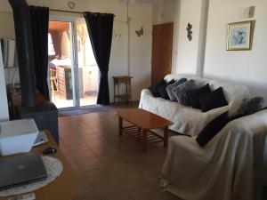 2 Bed Flat - Sleeps 4 - Pool - Parking - Wifi