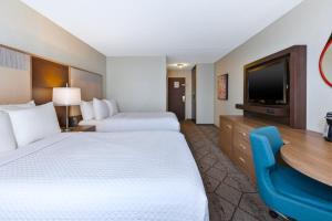 Executive Double Room with Two Double Beds room in Crowne Plaza Columbus North - Worthington an IHG Hotel
