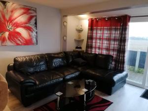 Beach 100m - Sea View - Log Burner - Dogs Welcome