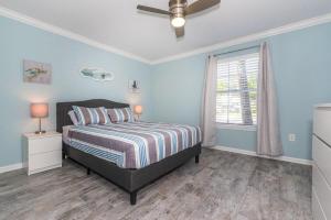 Apartment room in Cozy Island Condo - Walk to Downtown!