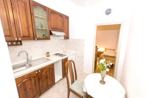 Cozy apartment in Kaštel Štafilić 27 m² with shared pool