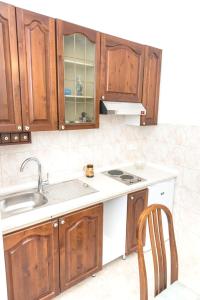 One bedroom appartement at Kastel Stafilic 200 m away from the beach with shared pool enclosed garden and wifi