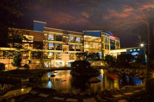 Jinsa Lakeside View Resort