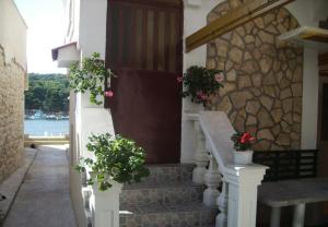 Apartment Mirni - 5 m from sea