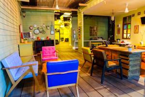 RoomQuest Amphawa Floating Market