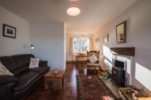 Dunfanaghy - Sea Views- in village - parking