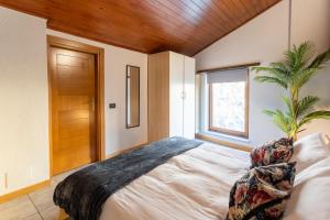 Blue Attic - Historical Como City Center by RentComo