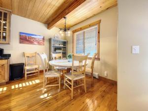 Two-Bedroom House room in Settlers Cabin condo