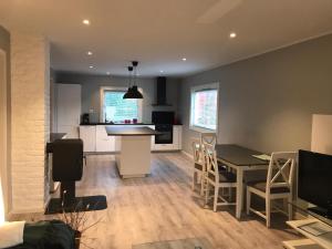 # 1 Mountain View with free street parking