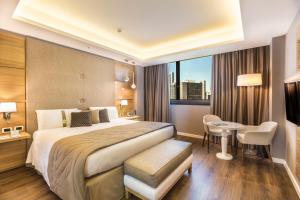 Large One-Bedroom King Suite