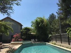 Hôtel la Fête en Provence - Сегюре