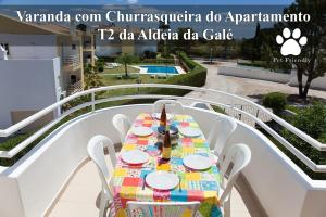 Os Apartamentos A Ramos na Praia da Galé Estão inserido em Condomínio com PISCINA, Fica apenas a 350 Metros da Praia da Galé - Apartamentos com Ar Condicionado tanto nos Quartos como na Sala, Smart TV com Prime Vídeo e Cozinha Completa
