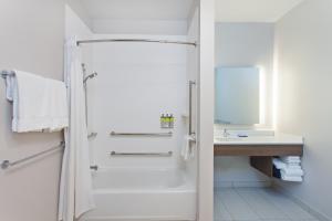 Holiday Inn Express & Suites - Moses Lake by IHG