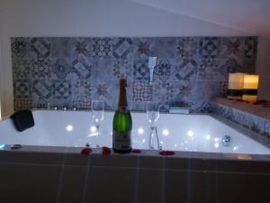Appartements Escapade Veyloise-Nuit romantique-Spa-Champagne : Appartement 1 Chambre - Non remboursable
