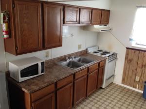 Queen Room with Kitchenette room in Mayo Inn