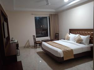 Crimson Hotel & Banquets