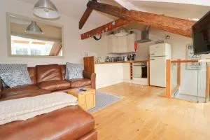 TOWN CENTRE contemporary cottage - 帕兹托