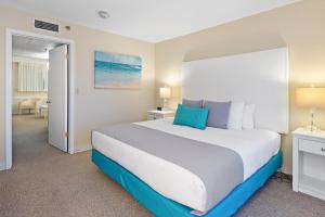 King Suite room in Brighton Suites Hotel