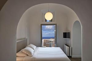 Jetted tub Suite Sea View room in Old Castle Oia