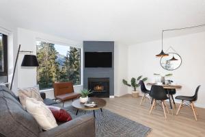 Contemporary & Spacious Slopeside 1BR Getaway