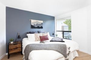 Contemporary & Spacious Slopeside 1BR Getaway