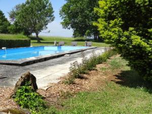 Maisons de vacances Maison de 4 chambres avec piscine privee jardin clos et wifi a Saint Amand de Coly : photos des chambres