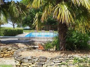 Maisons de vacances Maison de 4 chambres avec piscine privee jardin clos et wifi a Saint Amand de Coly : photos des chambres