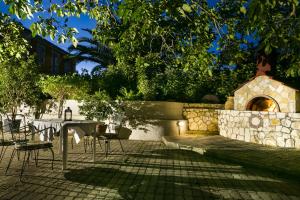 Spacious Apartment with Sea View in Tzamarelata - 90 m²