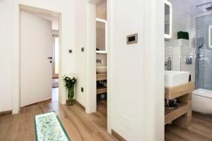 Spacious Apartment in Trogir with Parking