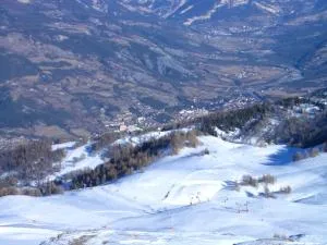Maison chaleureuse près des pistes de Barcelonnette - Cheminée - 巴斯洛内特 Maison chaleureuse près des pistes de Barcelonnette - Cheminée - 巴斯洛内特