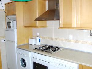 Charming Apartment in Albufeira with Shared Pool