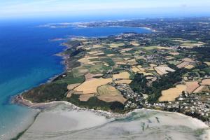 Maisons de vacances Maison de 2 chambres avec jardin amenage et wifi a Tredrez Locquemeau a 1 km de la plage : photos des chambres