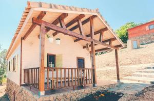 Welcoming House in Cañamero + Pool