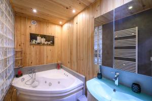 Appartement spacieux à Orcières – Vue sur la montagne.