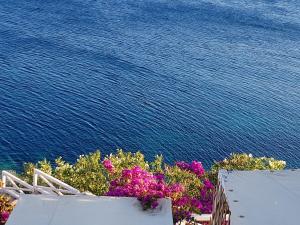 Apartment with one bedroom in Ormos Kardianis with wonderful sea view furnished terrace an Tinos Greece