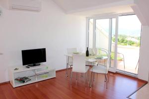 One bedroom appartement at Dubrovnik 600 m away from the beach with sea view furnished balcony and wifi
