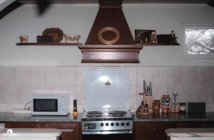 Spacious chalet in Sibiel with mountain and lake views + Jacuzzi