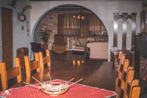 Spacious chalet in Sibiel with mountain and lake views + Jacuzzi