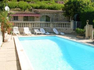 Charmante maison de vacances à La Roche-sur-le-Buis avec piscine