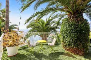 Appartements Studio avec vue sur la mer piscine interieure et terrasse a Menton a 4 km de la plage : photos des chambres