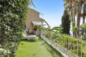 Appartements Studio avec vue sur la mer piscine interieure et terrasse a Menton a 4 km de la plage : photos des chambres