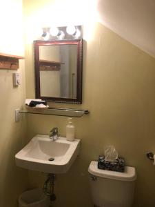 Crowsnest Vineyards Guesthouse