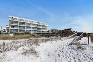 Commodores Retreat 305