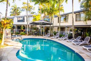 2 Bedroom Renovated Townhouse, Walk to Noosa River