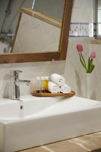 Can Joan Capo - Adults Only